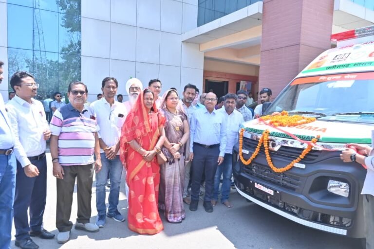 गरियाबंद जिले को मिली 10 नए एम्बुलेंस वाहन, स्वास्थ्य सुविधाओं को सुदृढ़ करना जिला प्रषासन की प्राथमिकता – कलेक्टर उइके