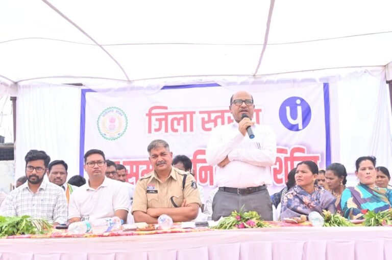 जिला स्तरीय जनसमस्या निवारण षिविर मैनपुर ब्लॉक के साहेबिनकछार में आयोजित, शिविर में जनप्रतिनिधि, आम नागरिक एवं अधिकारी-कर्मचारी रहे उपस्थित