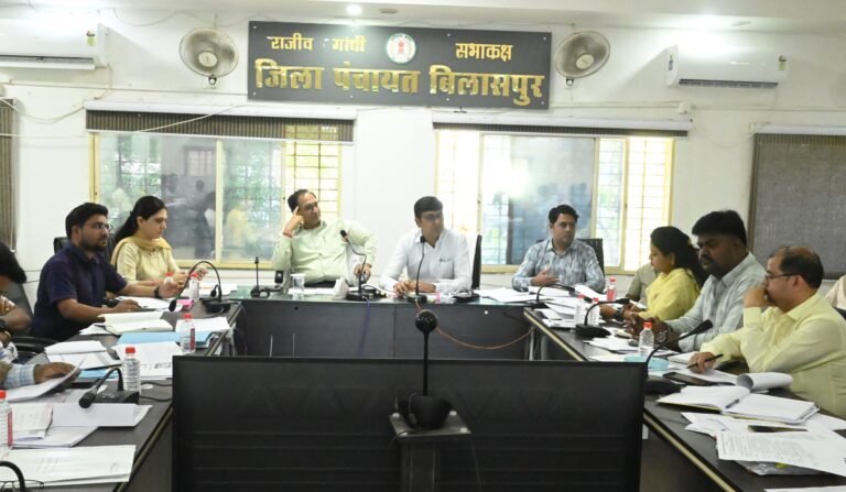 30 अप्रैल तक सभी अपूर्ण आवास पूरे करें: कलेक्टर संजय अग्रवाल का सख्त निर्देश