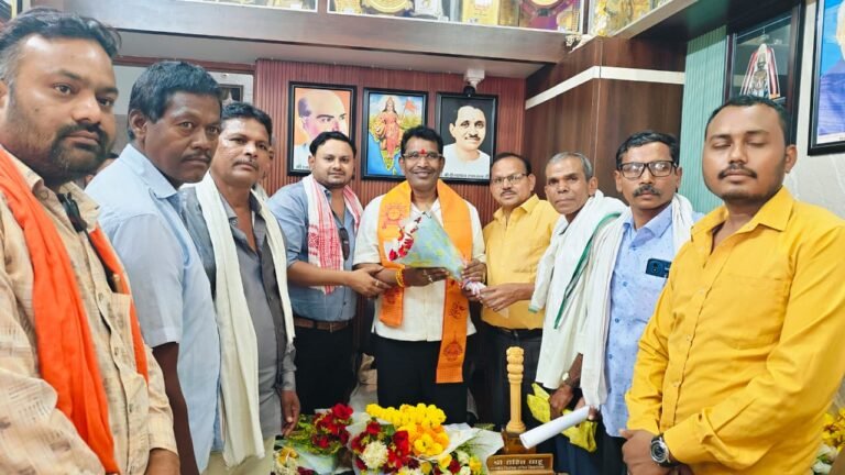 निषाद समाज सरकड़ा को बड़ी सौगात: भवन निर्माण हेतु 10 लाख की स्वीकृति, समाज ने विधायक रोहित साहू का जताया आभार