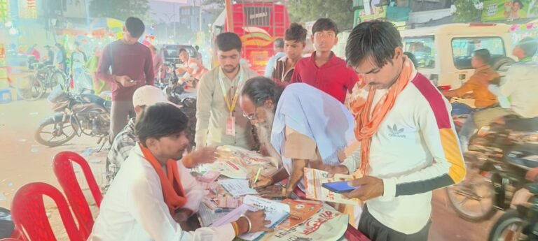 तखतपुर में युवाओं का अनोखा अभियान, गौ माता सम्मान के लिए चलाया हस्ताक्षर अभियान