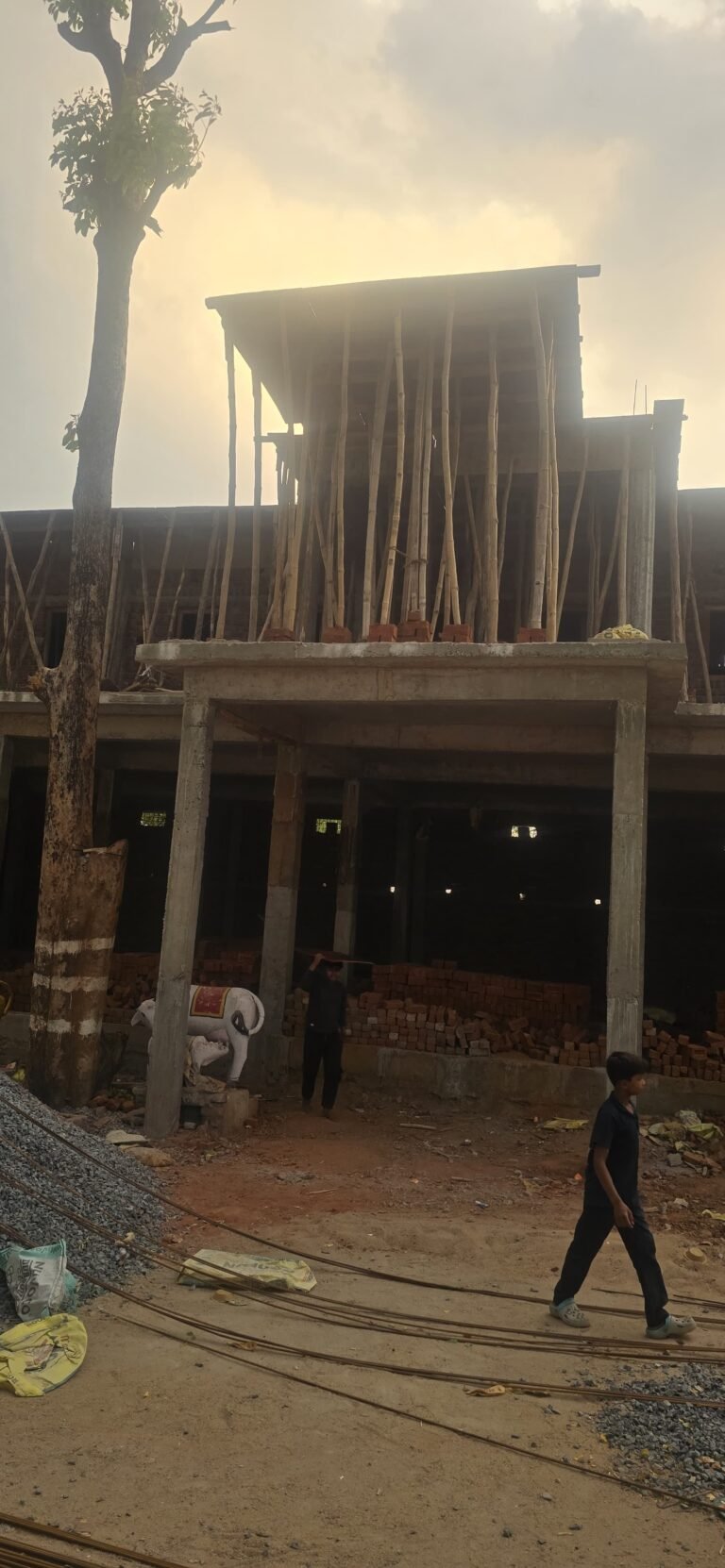 श्री सिद्ध बाबा आश्रम बेलगहना में 12 कमरों का भव्य आश्रम निर्माण, 2 मई को बुद्ध पूर्णिमा पर होगी छत की ढलाई