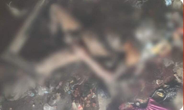 दो दिन पुरानी लाश मिलने से सनसनी, घर के अंदर मिली शराब की खाली बोतलें….