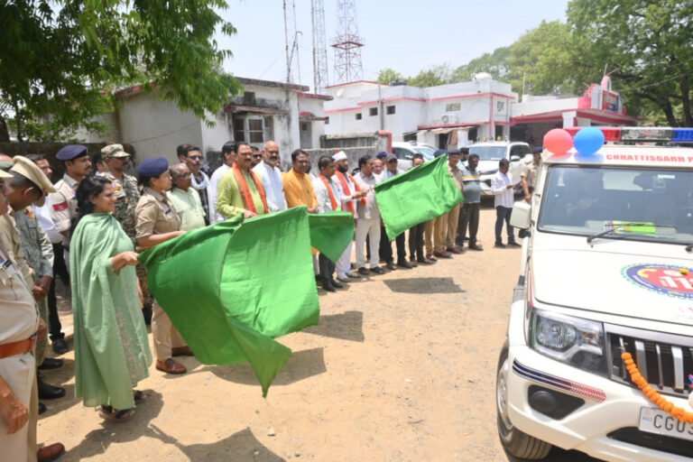 एमसीबी : जिले को मिली हाईटेक सुरक्षा की नई ताकत रू स्वास्थ्य मंत्री श्याम बिहारी जायसवाल ने डायल-112 नेक्स्ट जेन सेवा को दिखाई हरी झंडी