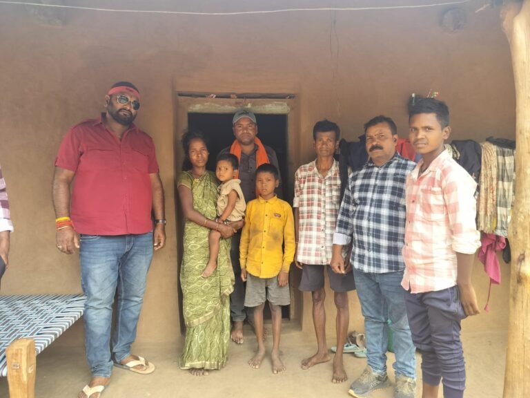 सुशासन तिहार में बैग महिला की मौत उलटी दस्त से मौत के बाद बैगा परिवार तक पहुँची मदद, जूदेव ने कहा– “यह क्षति कष्टमय है, हर संभव सहयोग करेंगे