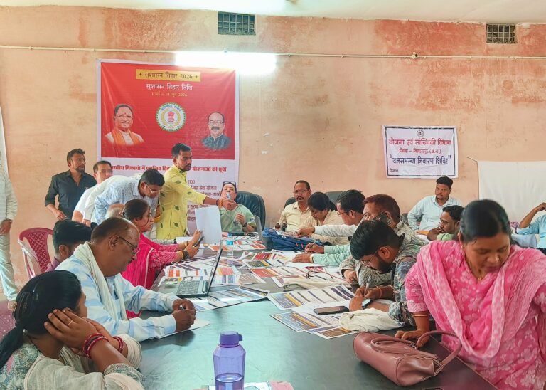 सुशासन तिहार में जनता को सूचना नहीं देने पर अधिकारियों पर भड़के पार्षद कोमल सिंह