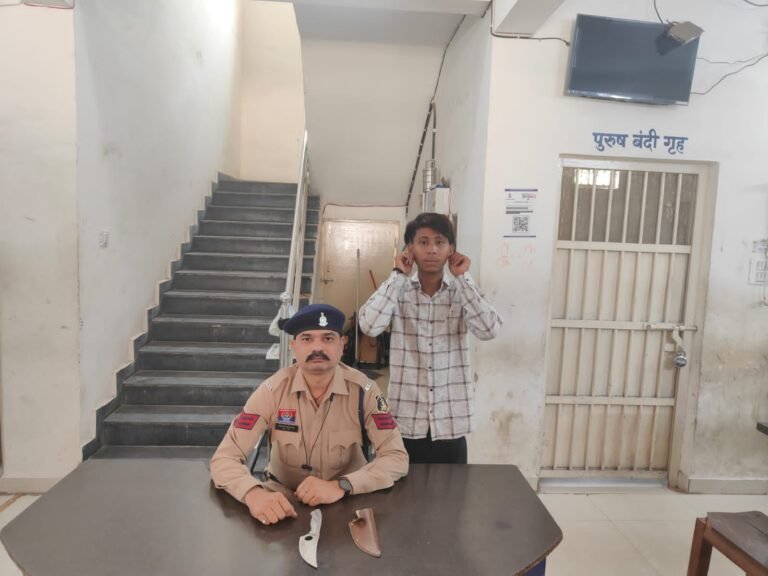 उर्स जुलूस में चाकू लहराकर दहशत फैलाने वाले दो युवक गिरफ्तार, बिलासपुर पुलिस की सख्त कार्रवाई