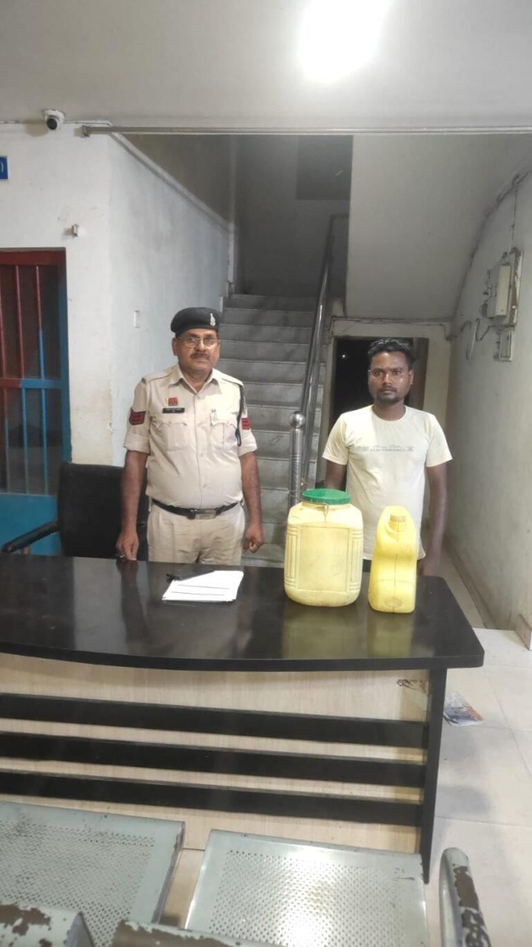 चकरभाठा पुलिस की बड़ी कार्रवाई: 18 लीटर कच्ची महुआ शराब के साथ आरोपी गिरफ्तार