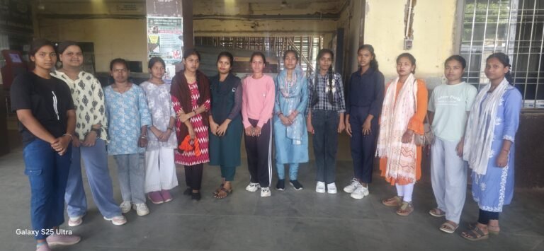 विश्व हिंदू परिषद दुर्गावाहिनी शौर्य प्रशिक्षण वर्ग के लिए गौरेला-पेंड्रा-मरवाही से 13 बहनें बिलासपुर रवाना