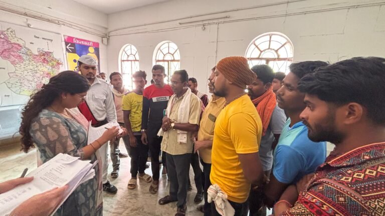 जनदर्शन में उमड़ी लोगों की भीड़ ,, कलेक्टर नम्रता जैन ने सुनीं समस्याएं