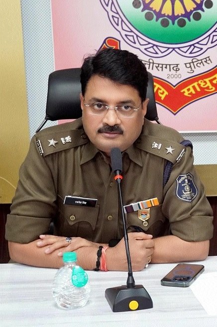 कबाड़ कारोबारियों से मेलजोल पड़ा भारी, बिलासपुर पुलिस ने दो जवानों पर की कार्रवाई