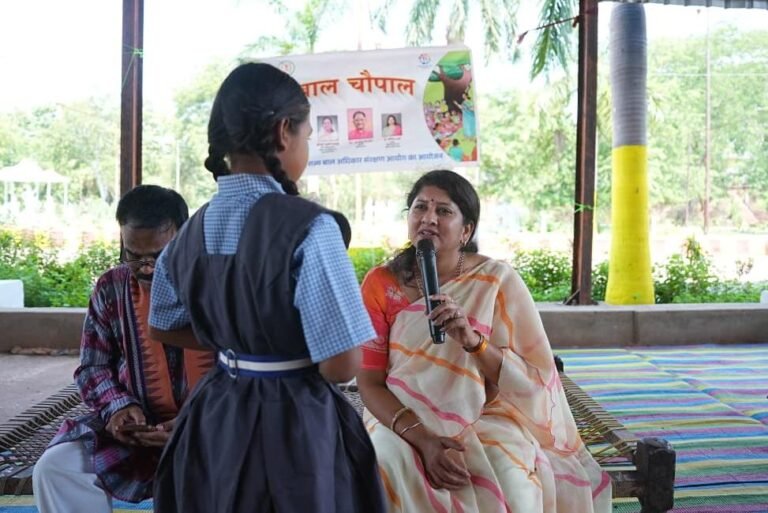 रायपुर : बच्चों के अधिकारों और सुरक्षा के लिए गांव-गांव पहुंच रही बाल चौपाल