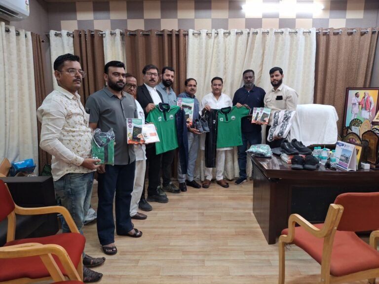 लुतरा शरीफ मदरसे में आधुनिक शिक्षा की नई पहल, बच्चों को मिले डिजिटल पैड, स्पोर्ट्स किट और यूनिफॉर्म