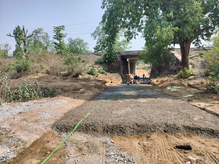 जंगल में रेलवे की मनमानी, वन विकास निगम बेखबर