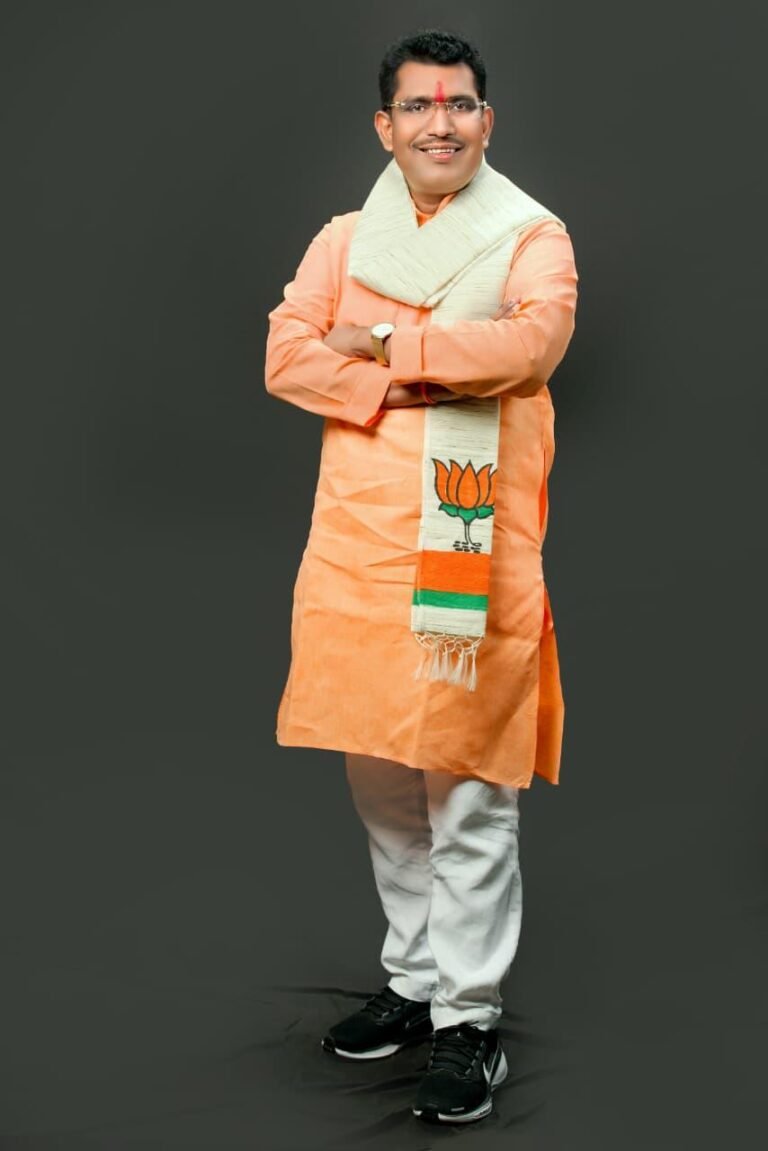 राजिम विधायक रोहित साहू की अनूठी पहल, गुलदस्ते की जगह पौधा लगाने की अपील