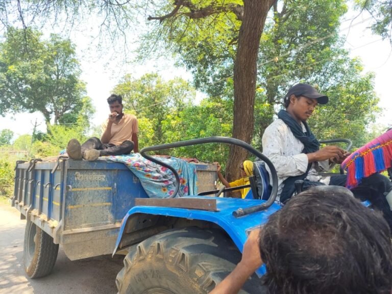समय न्यूज़ लाइव ब्रेकिंग : – बेलगहना में अवैध रेत परिवहन पर ग्रामीणों की कार्रवाई, ट्रैक्टर पकड़कर पुलिस के हवाले
