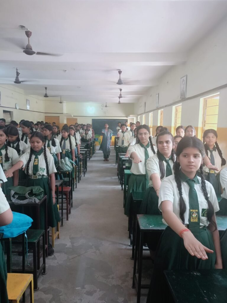 स्कूल खुलते ही शुरू हुई “यातायात की पाठशाला”, छात्र बने ट्रैफिक नियमों के ब्रांड एंबेसडर