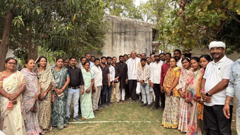 कार्यकर्ताओं की गिरफ्तारी की सूचना मिलते ही पिपरछेड़ी थाना पहुंचे अमितेश शुक्ल, किसानों की लड़ाई में दिखे अग्रिम पंक्ति के नेता