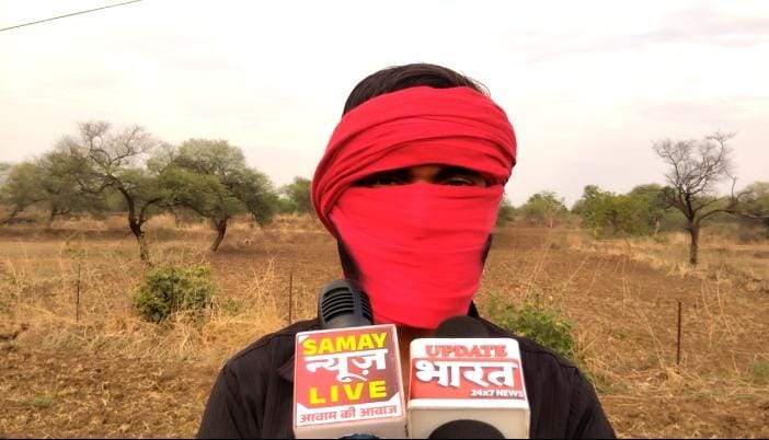 फर्जी शराब तस्करी केस में फंसाने और एक लाख रुपये वसूली का आरोप, युवक ने एसपी से लगाई न्याय की गुहार