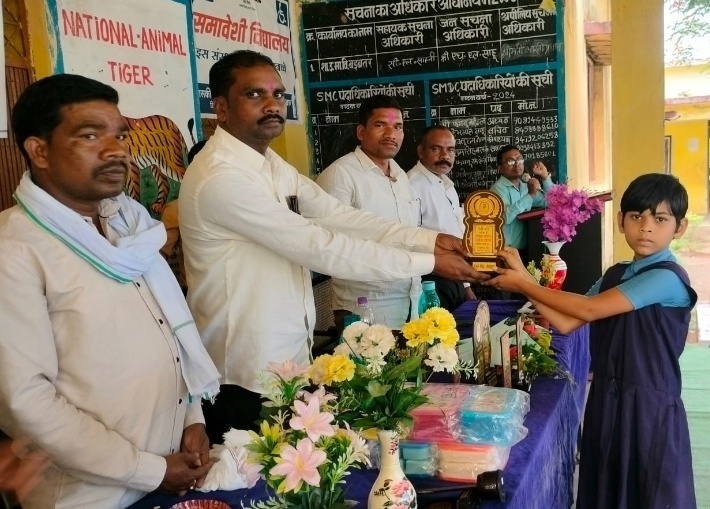 किंजल सोन्ड्रे ने बढ़ाया संकुल बड़बत्तर का मान, 95.50% अंक लाकर हुई सम्मानित