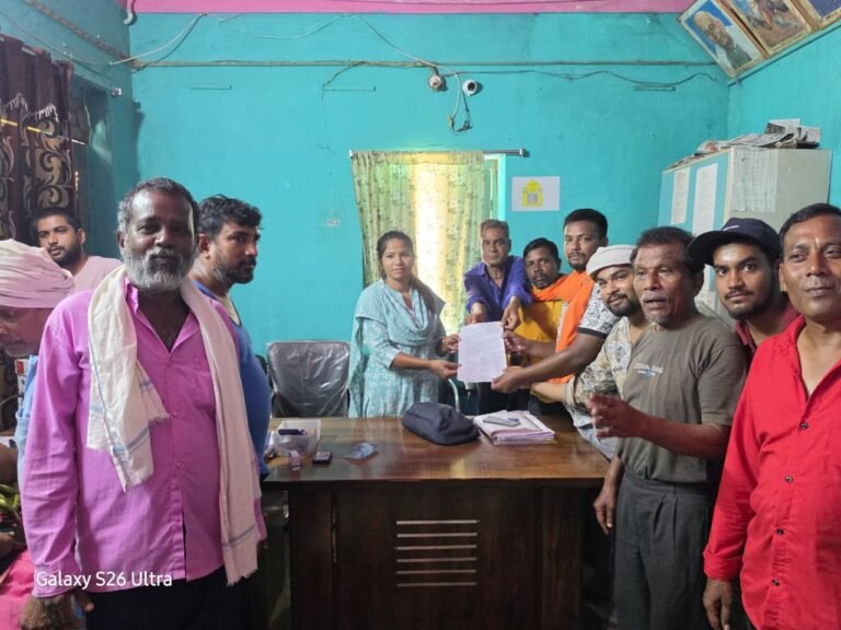 पांडुका में शराब दुकान दोबारा खोलने की मांग तेज, ग्राम सभा में सैकड़ों ग्रामीणों ने सरपंच को सौंपा आवेदन