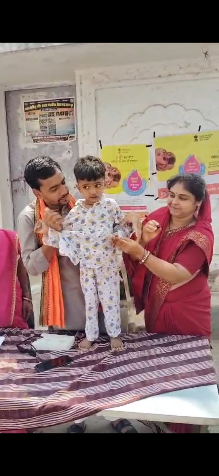 वार्ड क्रमांक 3 में पल्स पोलियो अभियान का उत्साह, पार्षद ने बच्चों को पिलाई खुराक