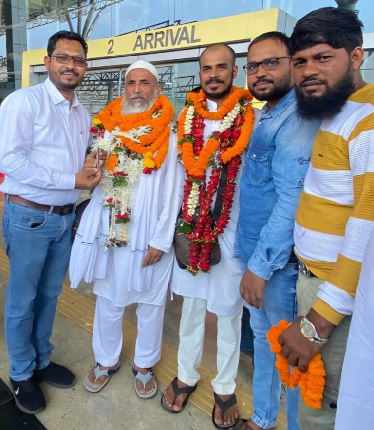 प्रतिष्ठित समाजसेवी अलीम अंसारी एवं साथियों ने रायपुर माना एयरपोर्ट पर किया हुज्जाजे किराम का भव्य इस्तक़बाल