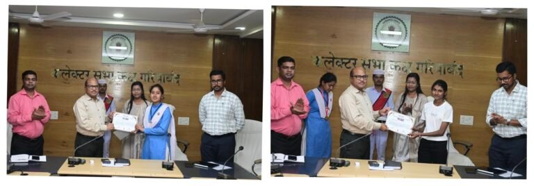 गरियाबंद के तीन मेधावी विद्यार्थियों को मिला सम्मान, नोनी-बाबू योजना के तहत 6 लाख रुपये की प्रोत्साहन राशि प्रदान