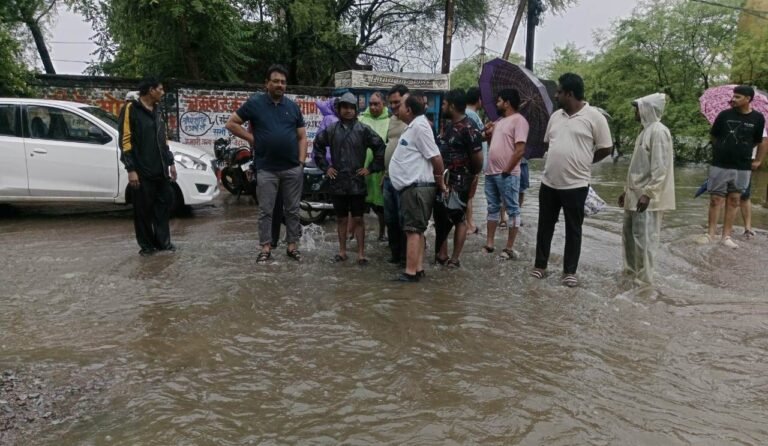 राजनांदगांव : कलेक्टर ने बाढ़ एवं जलभराव वाले क्षेत्रों की सतत निगरानी के दिए निर्देश