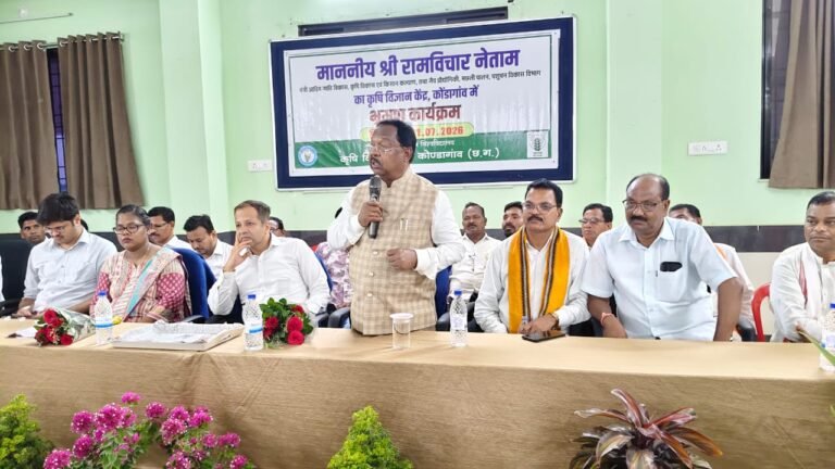 कृषि मंत्री  रामविचार नेताम ने प्रगतिशील किसान की आधुनिक खेती का किया अवलोकन