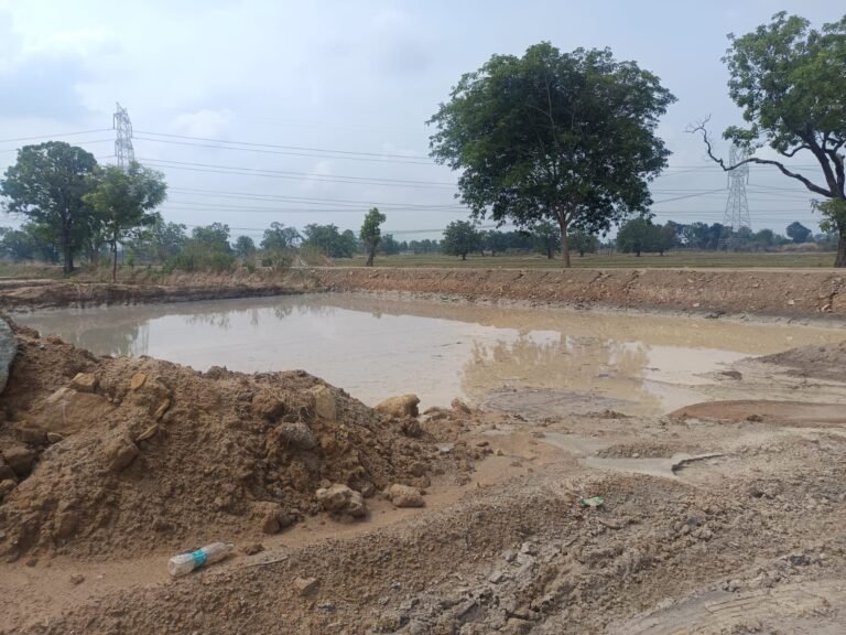 दो साल से ‘तालाब’ बना खेत, भारतमाला निर्माण पर किसान का फूटा गुस्सा; रास्ता बंद, फसल चौपट, प्रशासन से लगाई गुहार