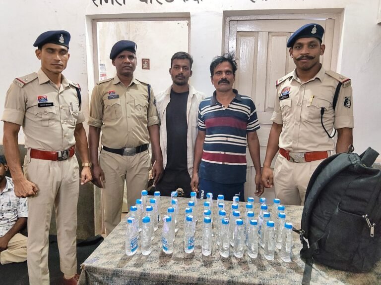 ग्राम खांडा पेट्रोल पम्प के पास मेन रोड में सीपत पुलिस की रेड दो आरोपी गिरफ्तार