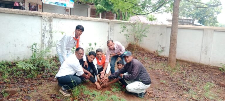 राष्ट्रीय वन महोत्सव पर शासकीय माध्यमिक शाला शामपुर में पोस्टर एवं कविता प्रतियोगिता का आयोजन