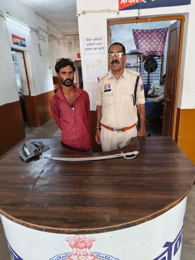 तुरकाडीह चौक में तलवार लहराकर लोगों को डराने वाला आरोपी गिरफ्तार,
