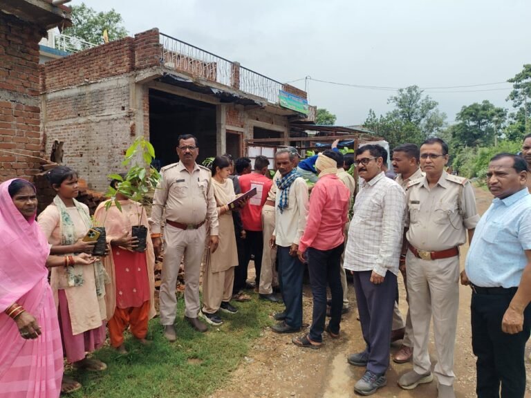 पौधा तुम्हार द्वार’ से हरियाली की दस्तक, बहेरामुड़ा और लुफा के घर-घर पहुंचे पौधे