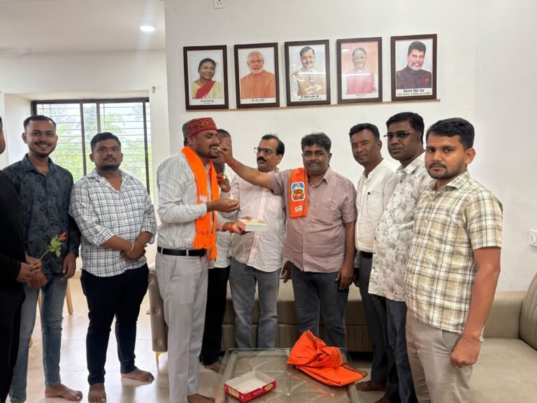भाजपा जिलाध्यक्ष अनिल चंद्राकर से भाजयुमो जिलाध्यक्ष दीपक साहू ने की सौजन्य मुलाकात