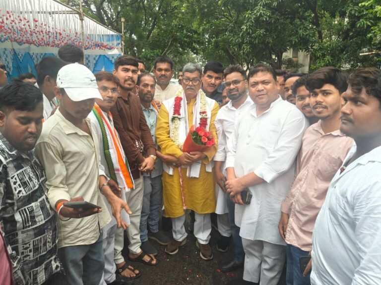 मस्तूरी विधायक दिलीप लहरिया के निवास पहुंचे नेता प्रतिपक्ष चरणदास महंत, कांग्रेस नेताओं से की अहम चर्चा