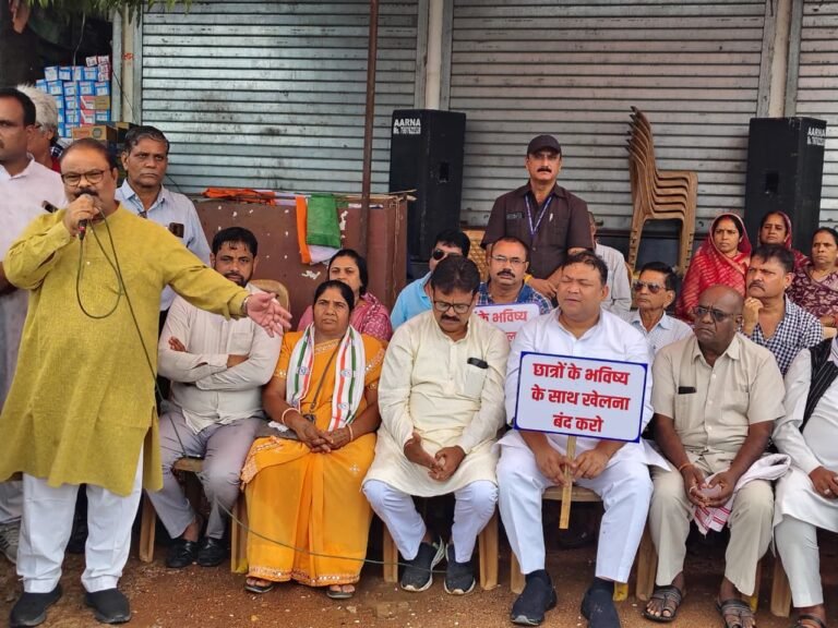 लाठियां चलीं तो कोटा भी गूंज उठा: छात्रों की आवाज दबाने के विरोध में सड़क पर उतरी कांग्रेस”