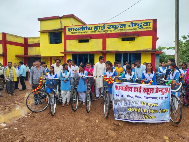 “नई साइकिलों पर सवार हुए सपने, शाला प्रवेश उत्सव में बच्चों के चेहरों पर खिली मुस्कान”