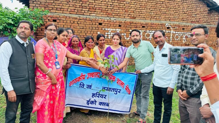 हायर सेकेंड्री स्कूल मोछ में साइकिल वितरण एवं वृक्षारोपण कार्यक्रम संपन्न