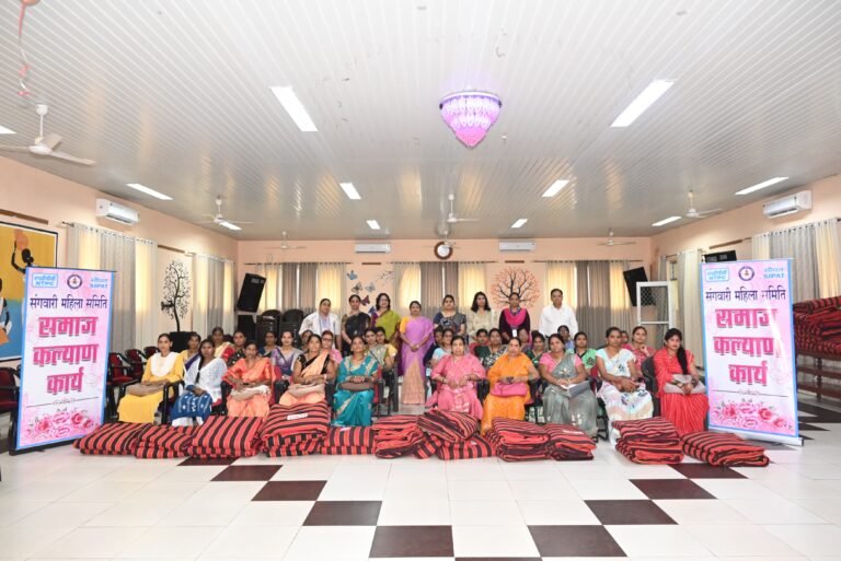 एनटीपीसी सीपत संगवारी महिला समिति ने शासकीय प्राथमिक विद्यालयों के विद्यार्थियों को वितरित किए छाते