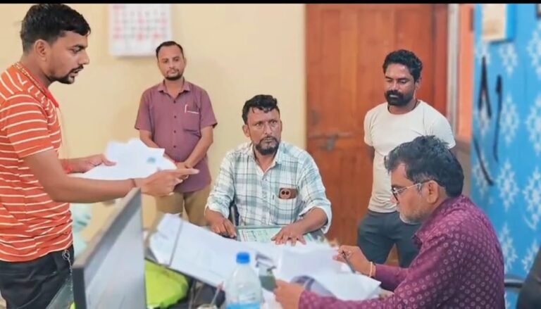 भाजपा पार्षद दल का हल्ला बोल: राशन कार्ड में भ्रष्टाचार के खिलाफ नगर पालिका में जमकर विरोध