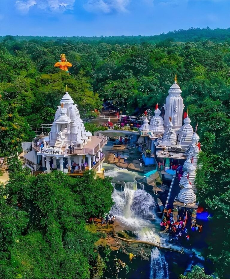 मां घटारानी वाटरफॉल में बड़ा हादसा टला, 51 फीट ऊंचाई से गिरा युवक