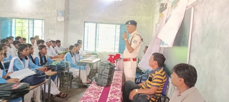 साइबर अपराध से बचाव की पाठशाला, छात्र-छात्राओं को बताए सुरक्षा के मंत्र