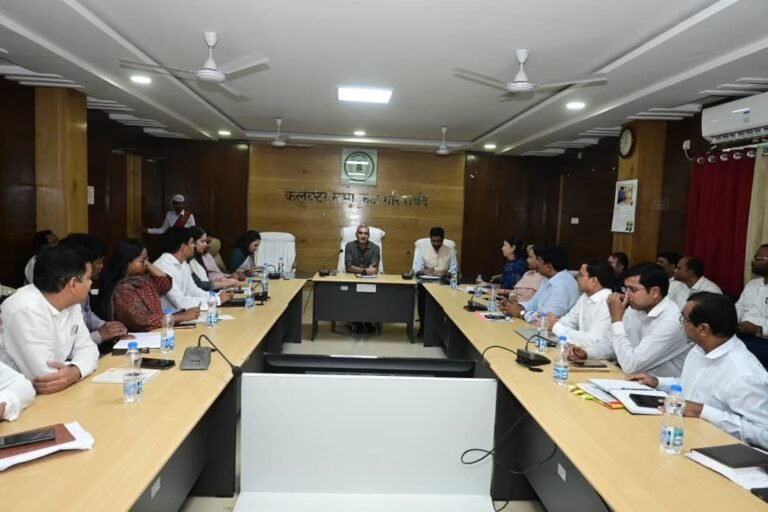 जिले के नवनियुक्त कलेक्टर रणबीर शर्मा ने किया पदभार ग्रहण, 2012 बैच के आई.ए.एस. शर्मा बने गरियाबंद जिले के 14वें कलेक्टर