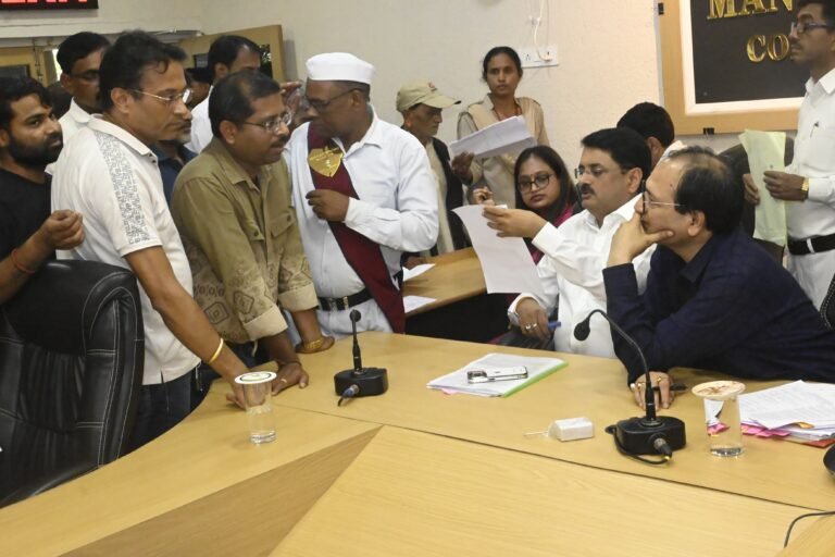 जनदर्शन में कलेक्टर-एसएसपी ने सुनी लोगों की समस्याएं