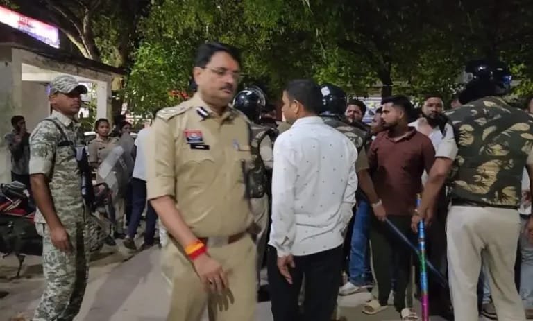 रक्षाबंधन की रात बिलासपुर में बवाल, कोतवाली के बाहर पथराव से मचा हड़कंप