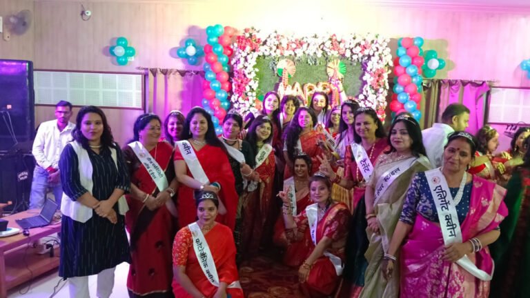 रायपुर : तीज के रंग में रंगा रायपुर प्रेस क्लब, श्रीमती लक्ष्मी राजवाड़े ने रैंप वॉक कर बढ़ाया महिला पत्रकारों का उत्साह