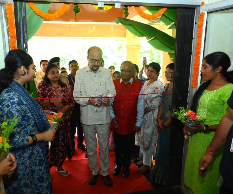 रायपुर : पत्रकारिता में सत्य, तथ्य और जनहित सर्वाेच्च प्राथमिकता हो – राज्यपाल डेका
