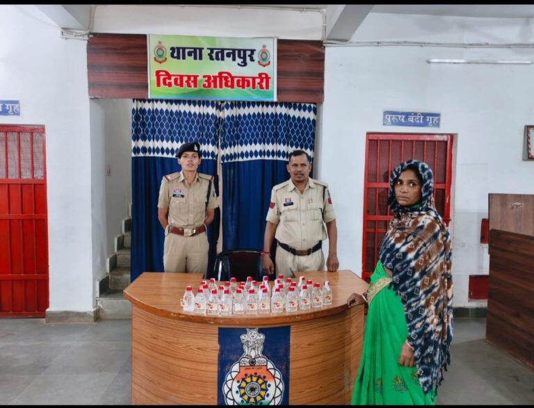 रतनपुर पुलिस की शराब कोचिए पर कार्रवाई, महिला के घर से 32 पाव देशी शराब जब्त